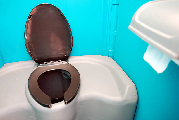 Porta potty delivery and setup in Deenwood, GA